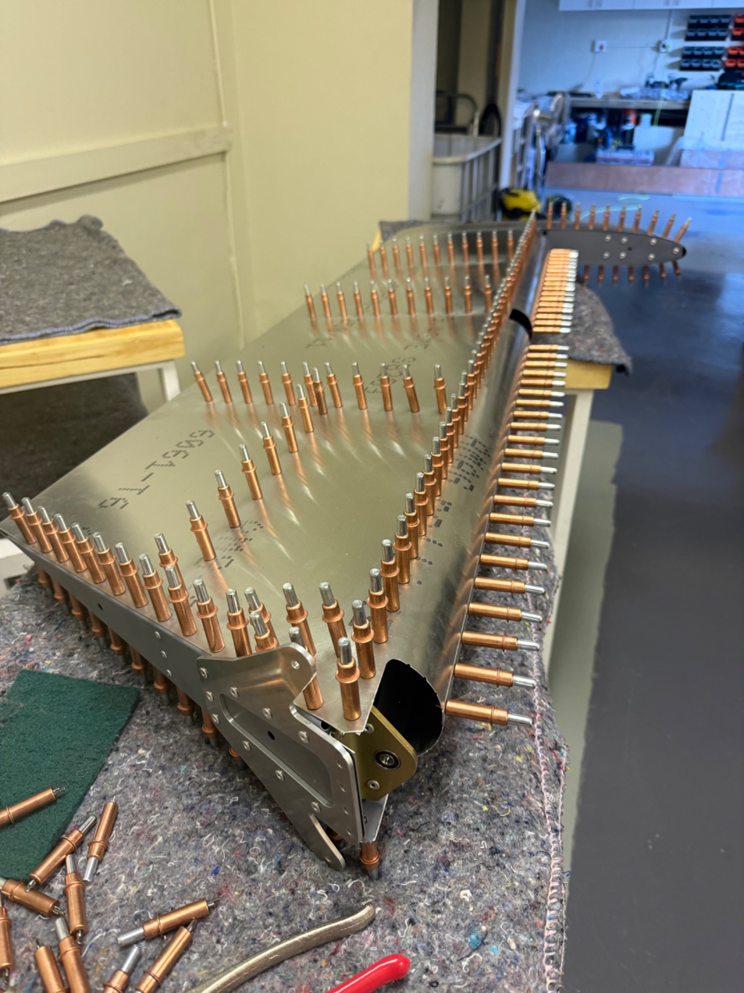 Wing box unpacked and rudder clicos in