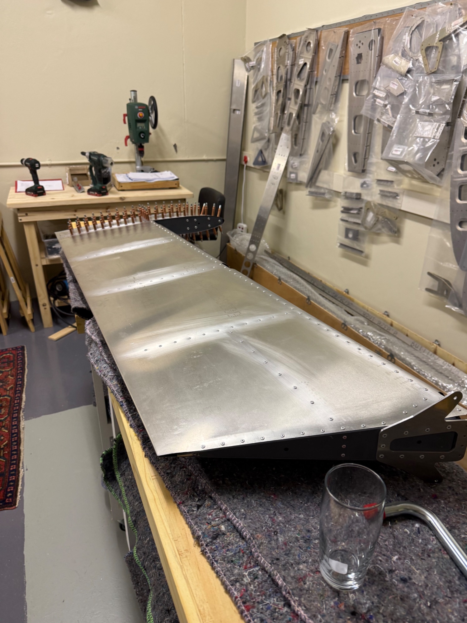 Rudder rivets done !